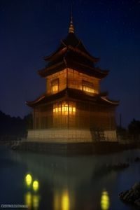 高分悬疑犯罪电影海报，暗色调城市夜景背景，影视大全免费在线观看电影频道收录